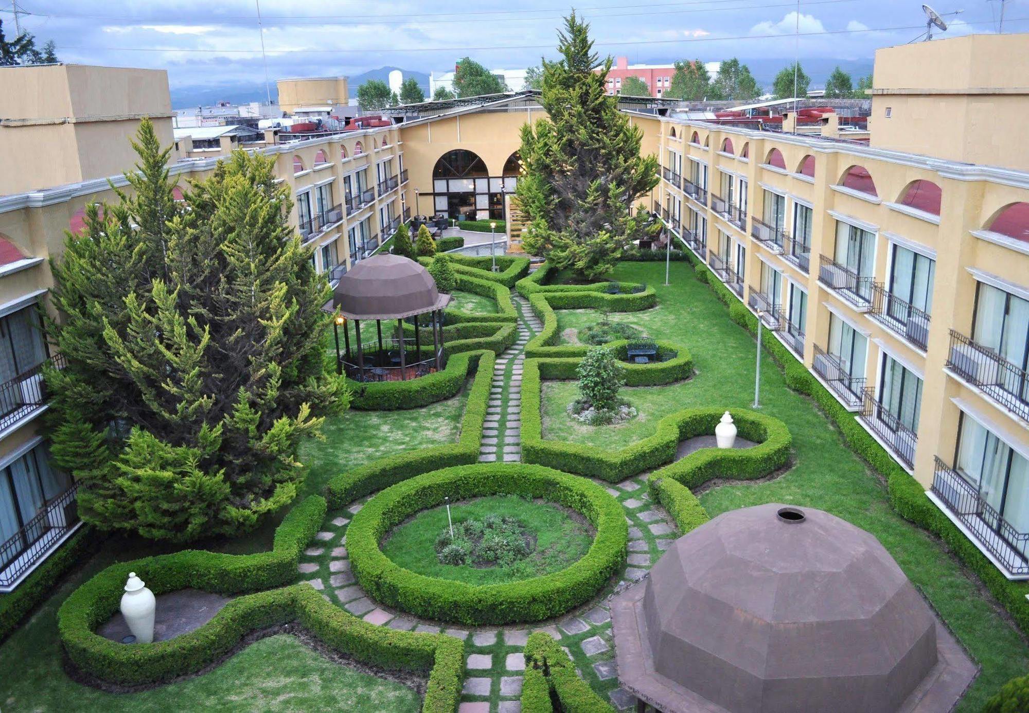 Courtyard Airport 4* Toluca